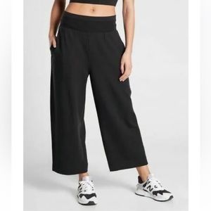 Athleta Free Flow Culotte - Black/Small